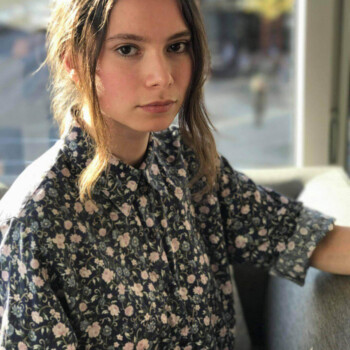 Photo by https://www.finnsquare.com/ photo of a girl in a flower print shirt
